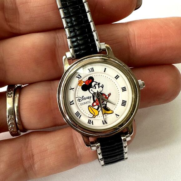Bundle of 2 Ladies' Disney Watches - Picture 3 of 9